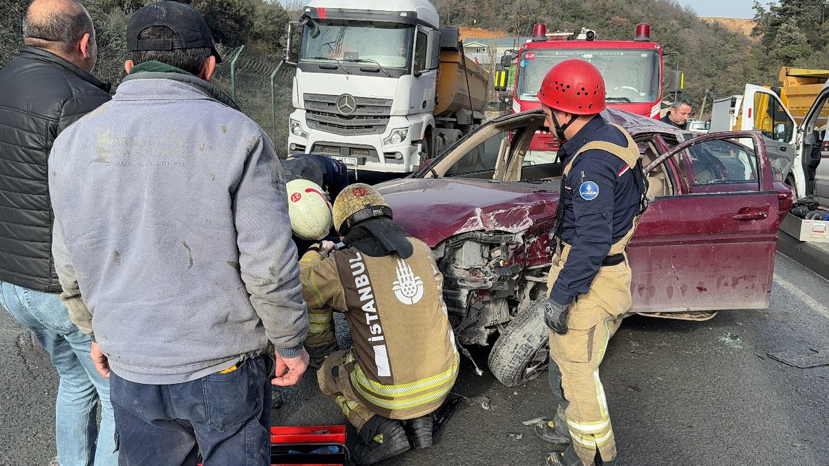İstanbul'da kontrolden çıkan otomobil takla attı