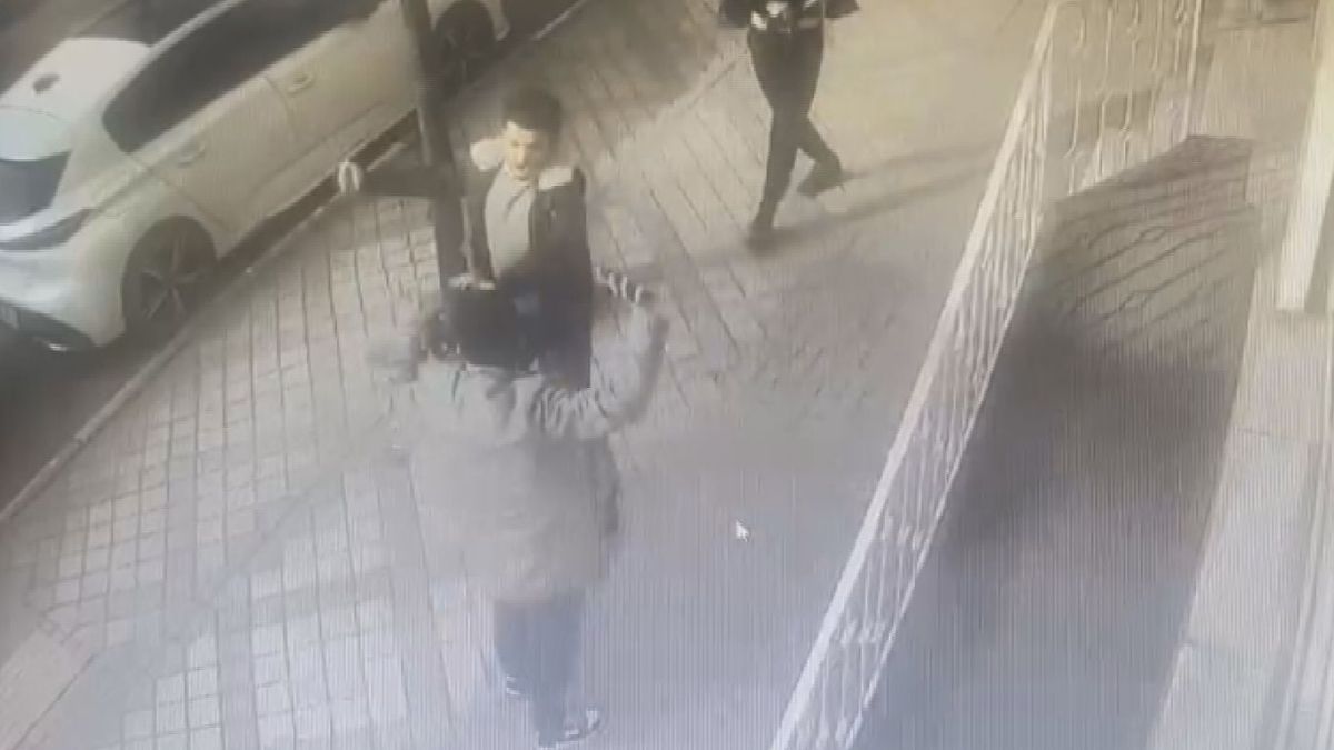 İstanbul Bağcılar’da başkasına benzetilen şahıs bıçaklanarak öldürüldü İstanbul Bağcılar’da başkasına benzetilen şahıs bıçaklanarak öldürüldü