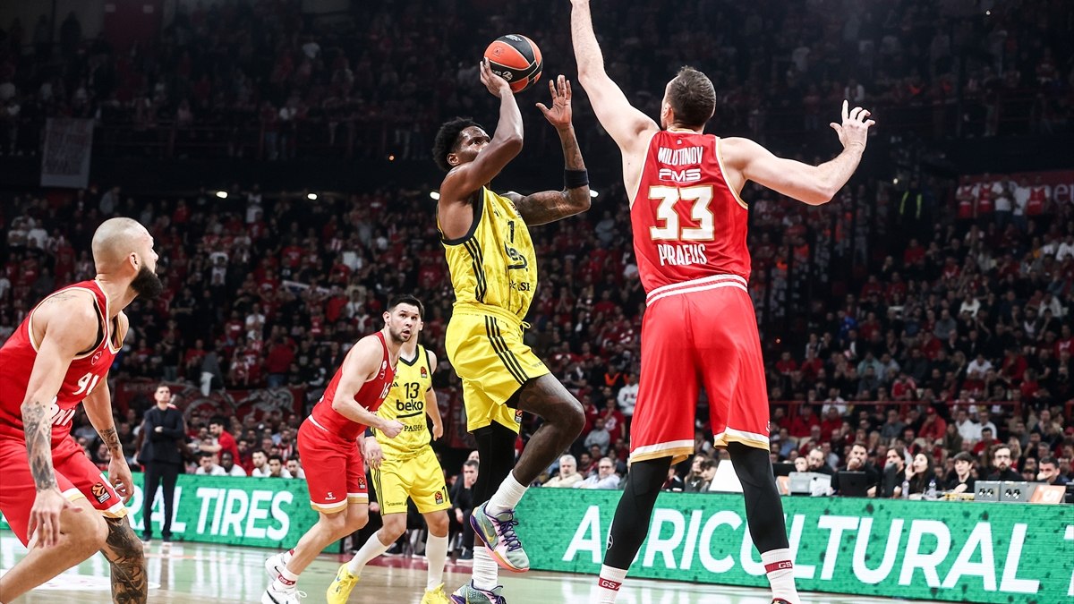 Fenerbahçe deplasmanda Olympiakos'u devirdi