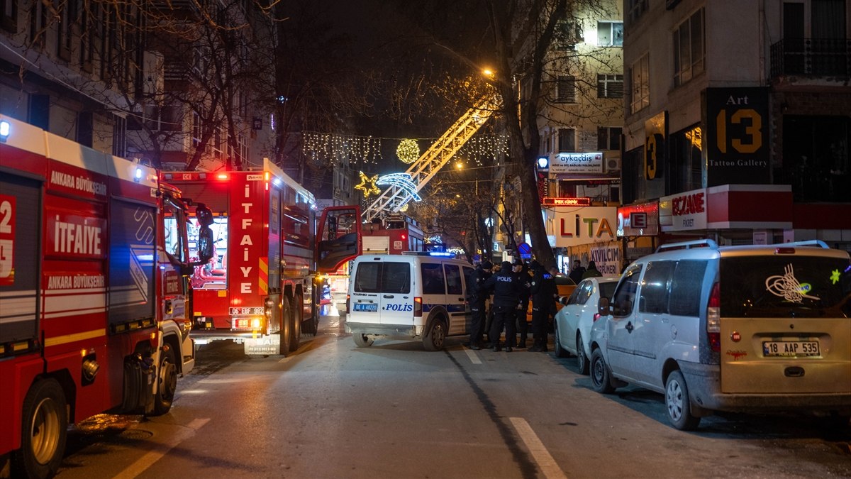 Ankara'da apartmanda yangın: 9 kişi dumandan etkilendi