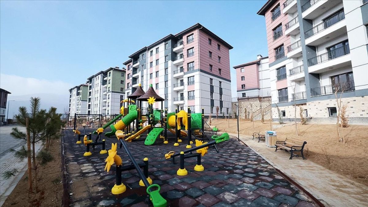 Deprem konutlarının yüzde 45'i hak sahiplerine teslim edildi