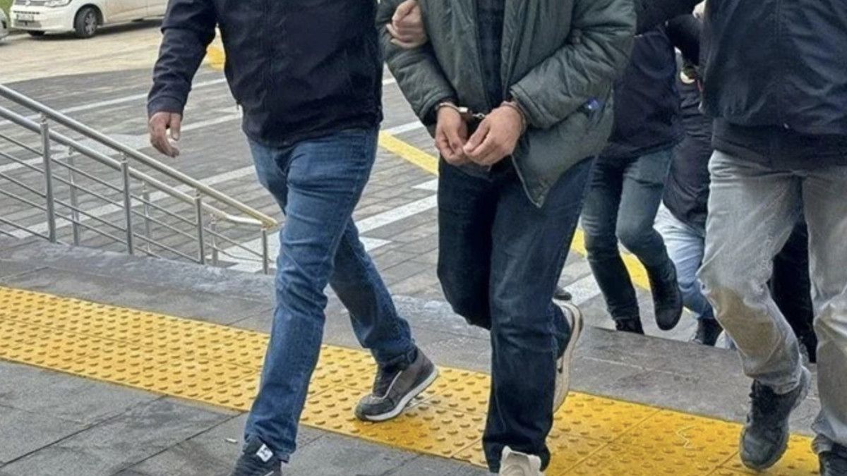 Samsun'da hurda araçların ruhsatını çaldılar: 2 gözaltı