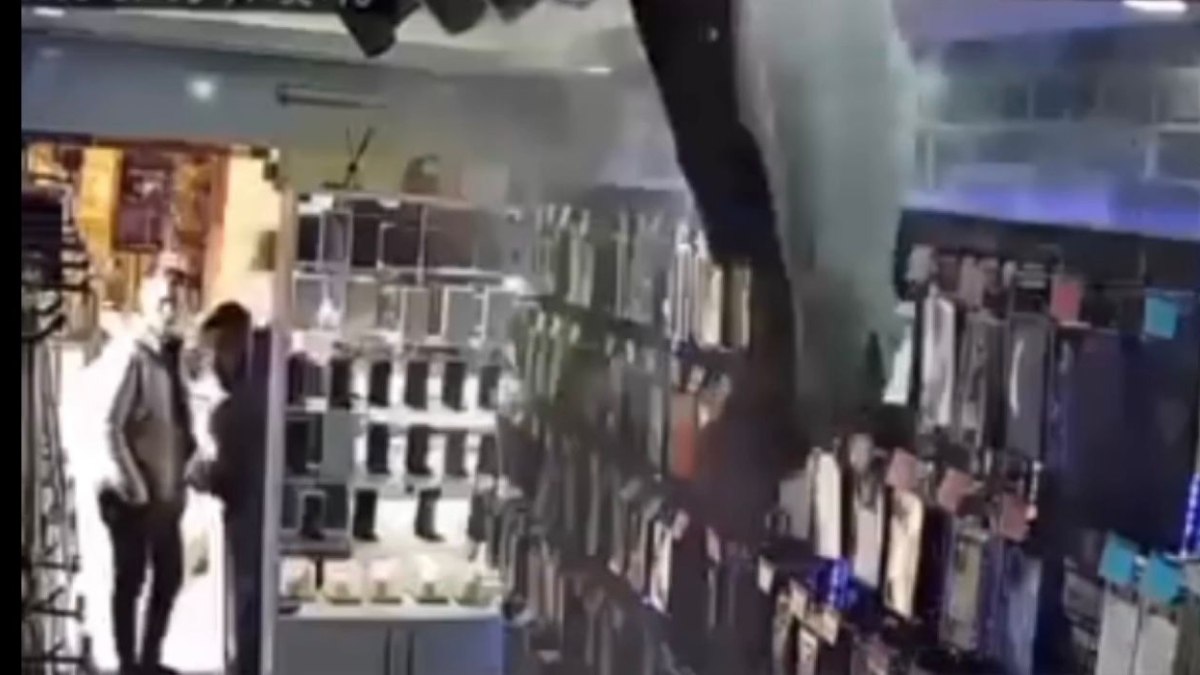 Bartın'da iş yerinin tavanı çöktü