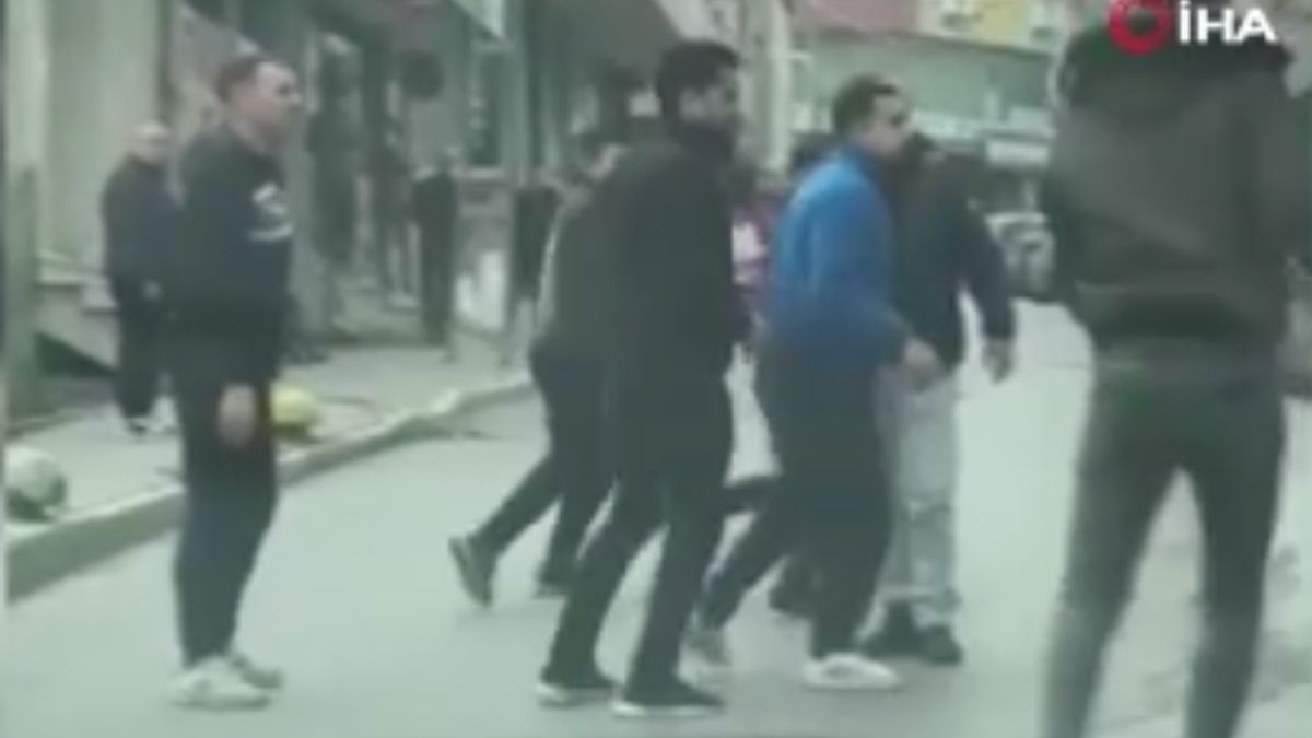 İstanbul'da sokakta çıkan kavgada pala ve sopalar havada uçuştu