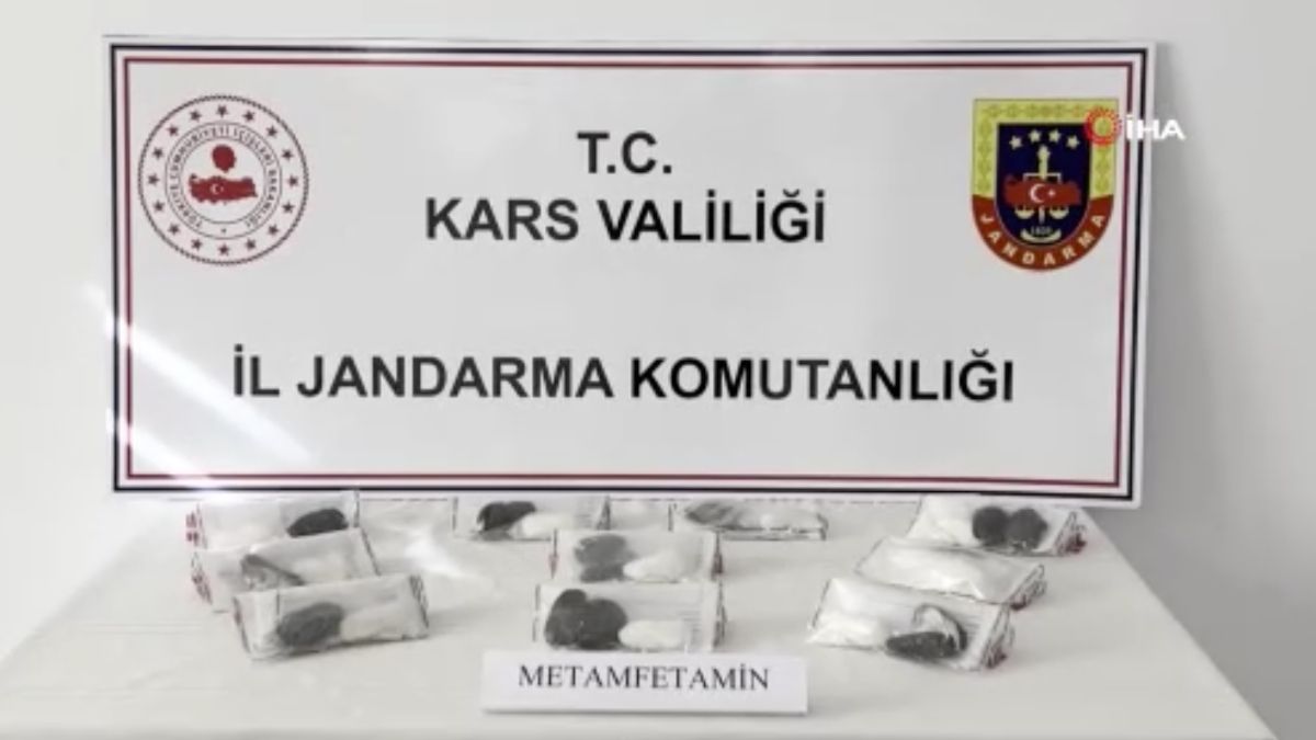 Kars'ta İranlı yolcunun makatından uyuşturucu çıktı