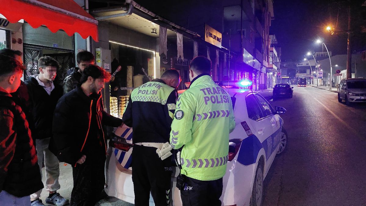 Sakarya'da çakar araç kullanan gençlere ceza