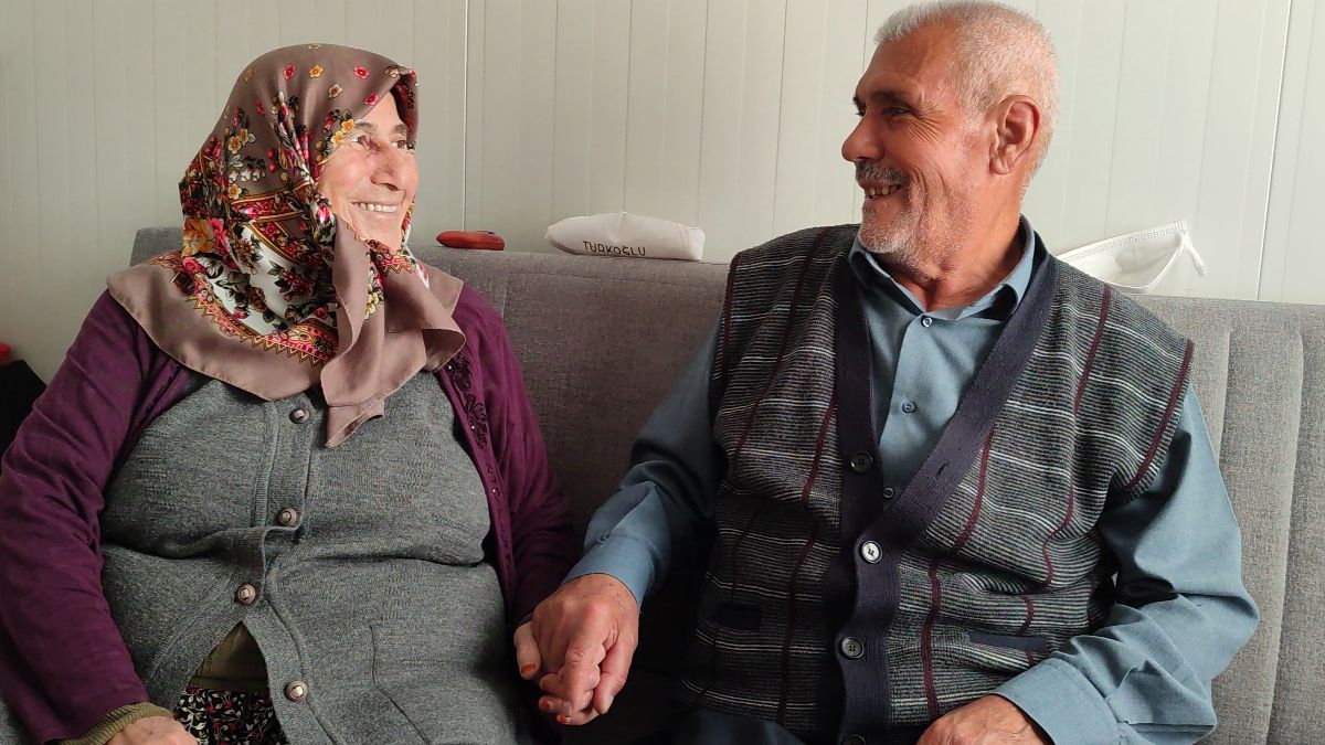 Kahramanmaraş'ta depremzede çiftin örnek aşkı