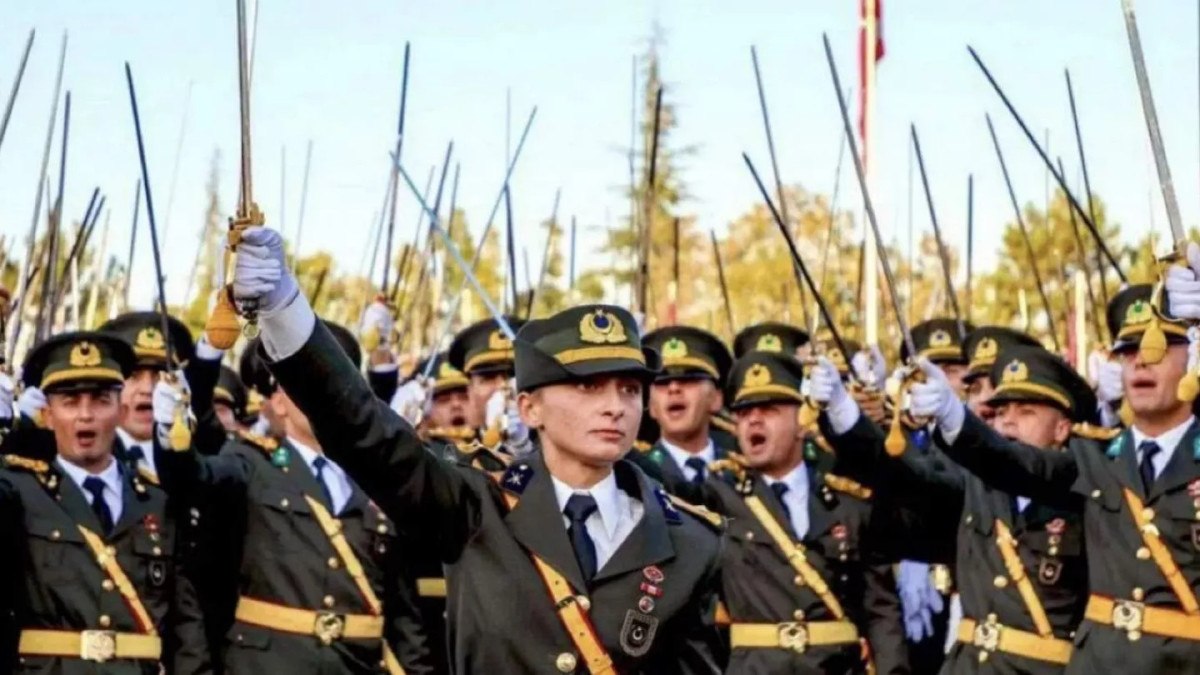 TSK'dan ihraç edilen teğmenler eğitim giderleri için tazminat ödeyecek