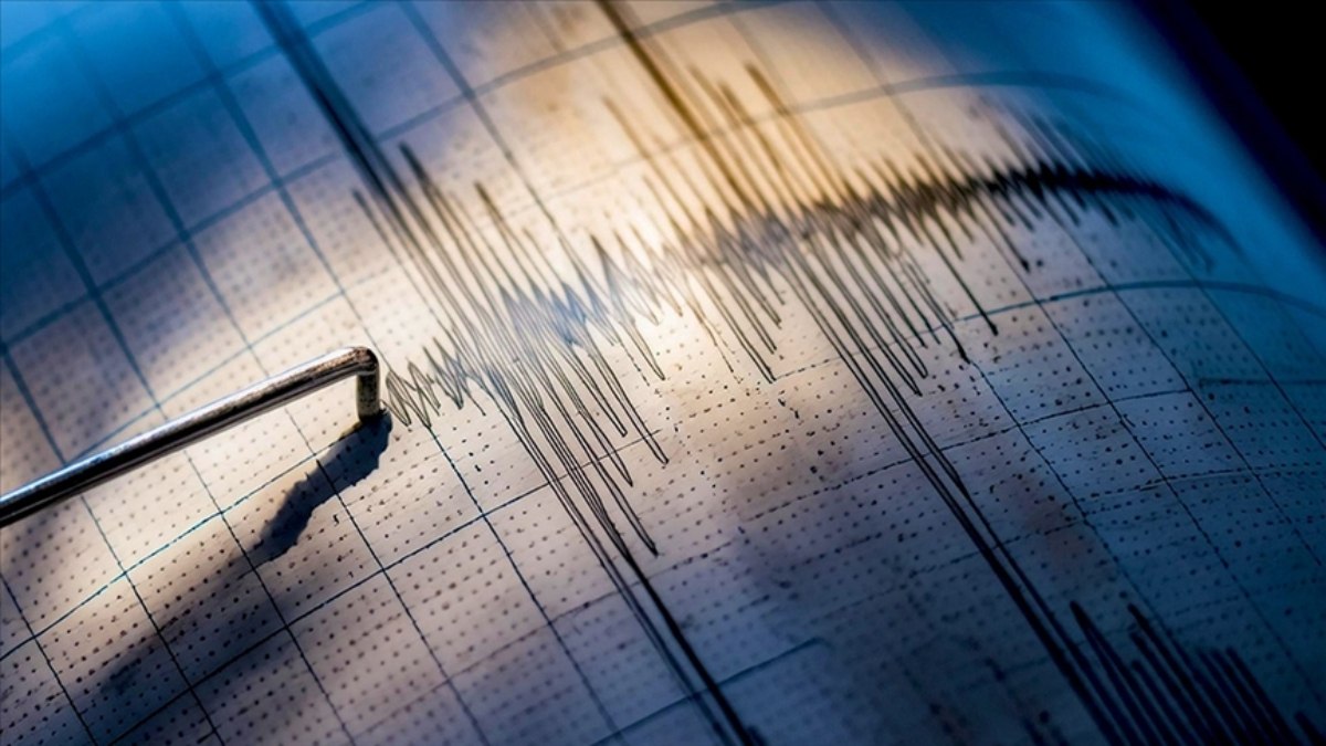 Ege Denizi peş peşe depremlerle sallandı