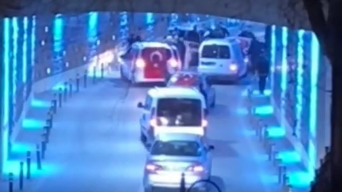 Bursa'da magandalar, yol kesip eğlenmeye çalıştı