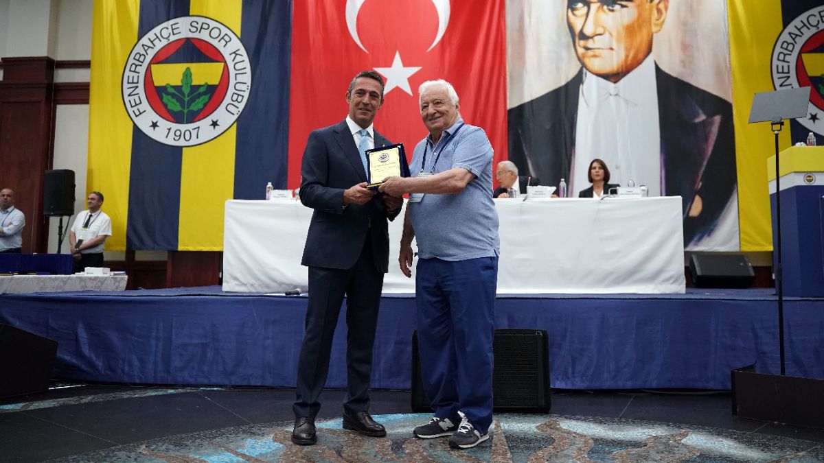 Fenerbahçe'nin eski futbolcusu Ogün Altıparmak vefat etti