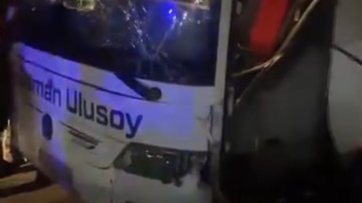 Kocaeli'de kadın yolcu fenalaşan şoförün yerine geçti: Faciadan kıl payı kurtuldular