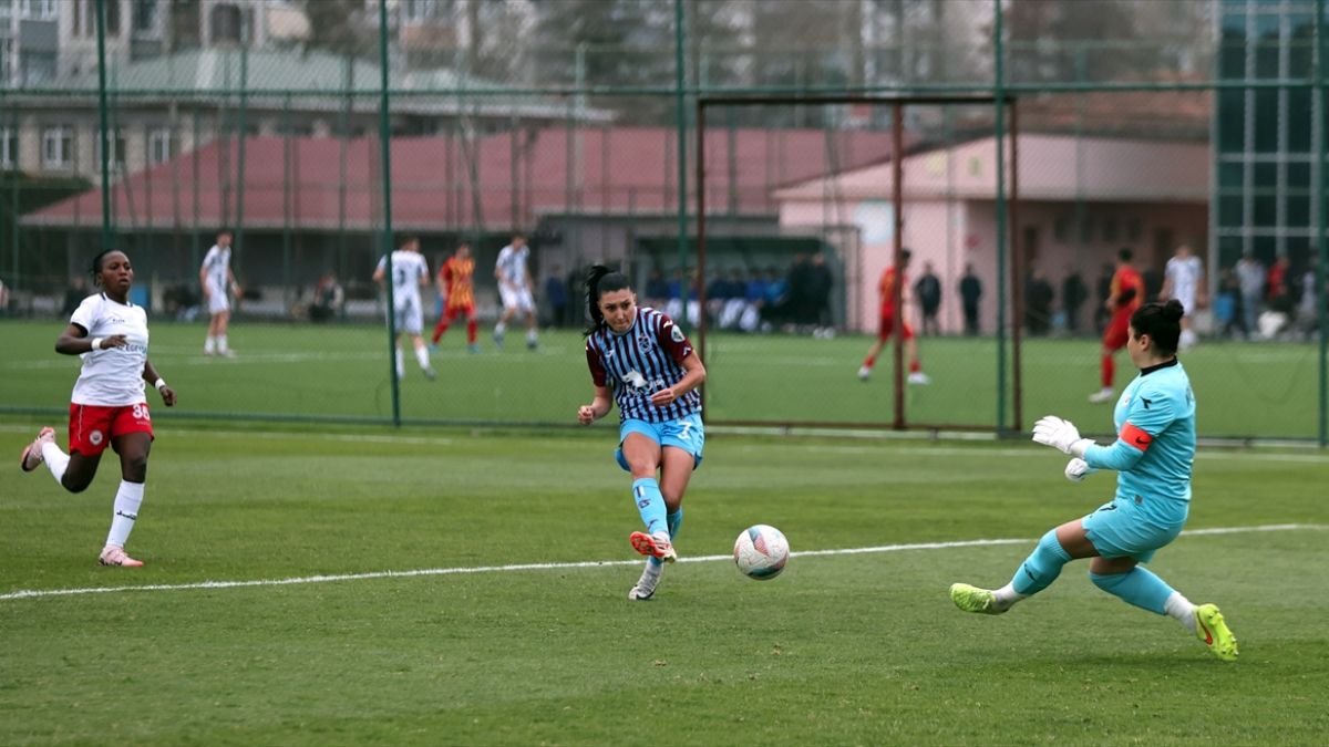Trabzonspor, Bornova Hitab Spor karşısında 6 golle güldü
