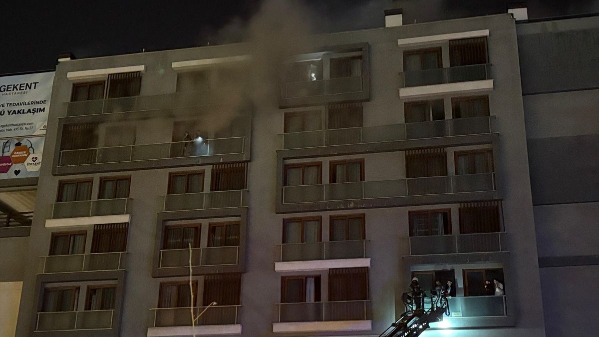 Denizli'de 7 katlı binada yangın