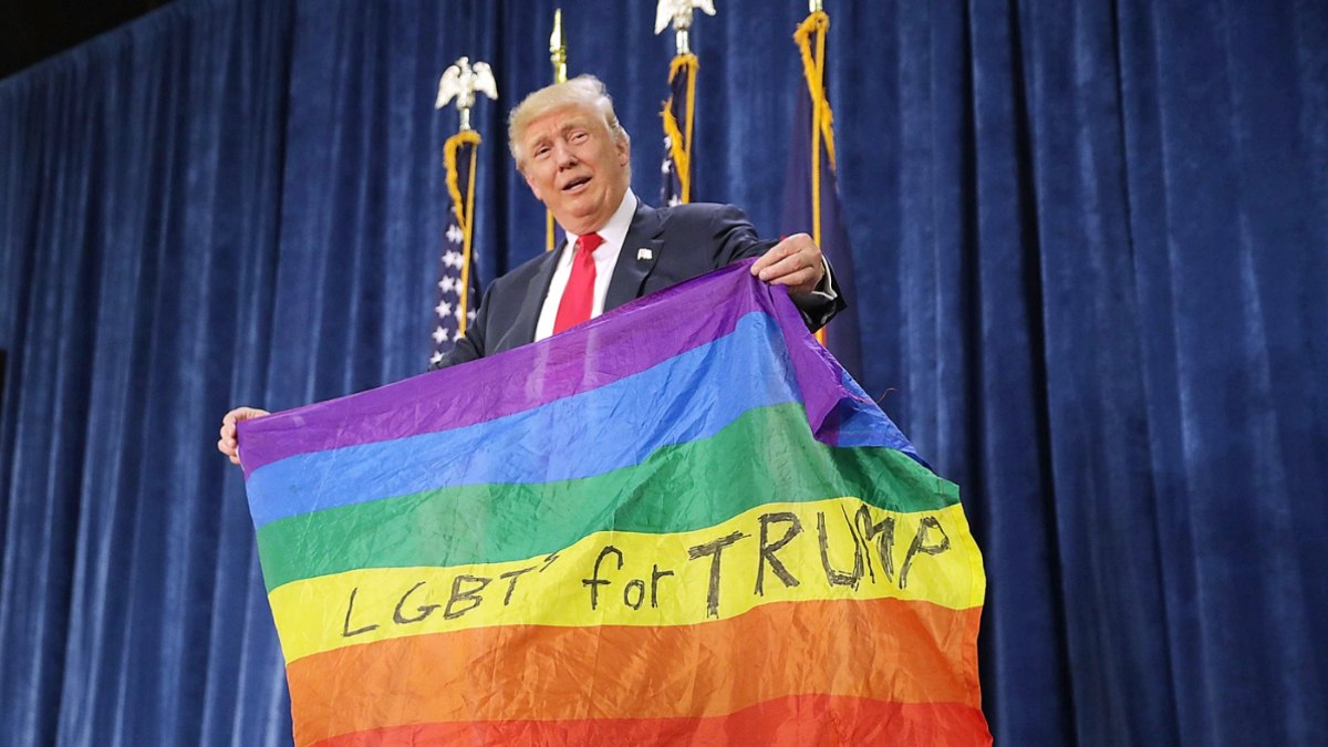 Donald Trump, ‘LGBT ayını’ askerler için ‘Gaziler ayı’ olarak değiştirecek