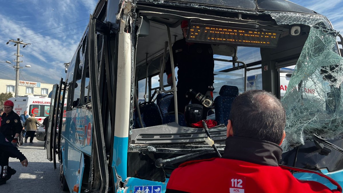 Kahramanmaraş'ta kamyon otobüs ile çarpıştı