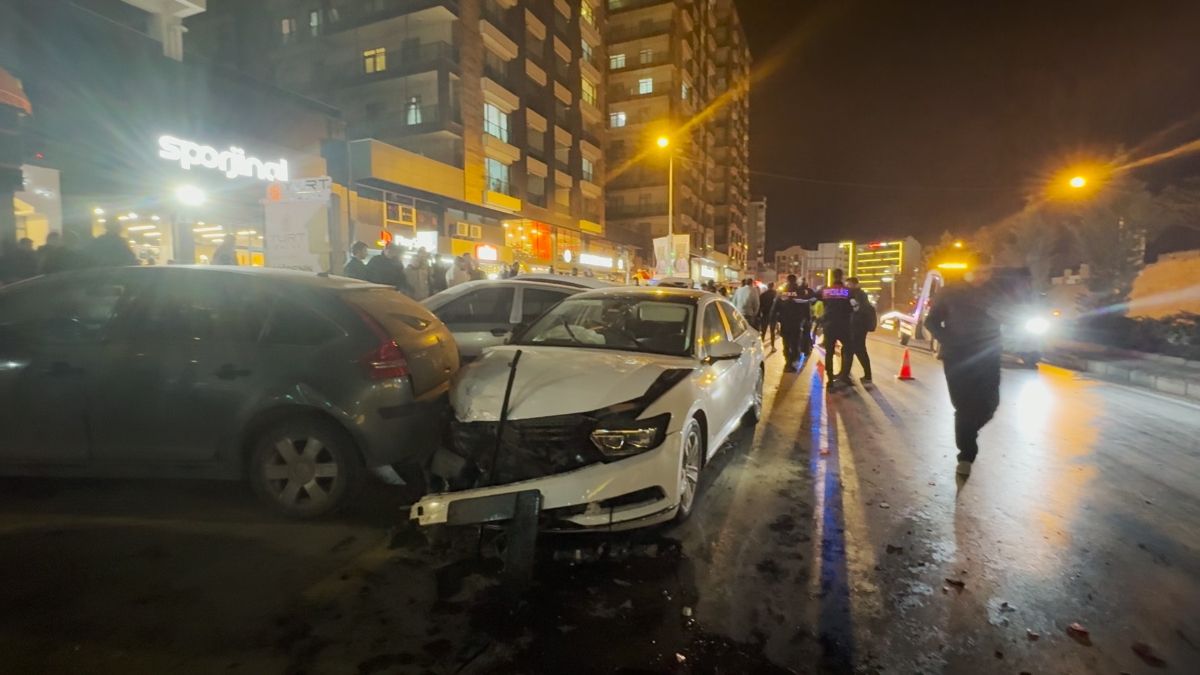 Niğde’de 9 araç birbirine girdi: 4 yaralı