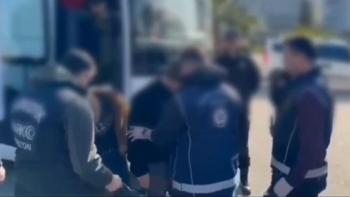 Trabzon'da otobüsün gizli bölmesinden 26 göçmen çıktı
