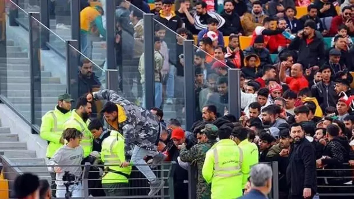 İran'da oynanan Persepolis-Traktör Sazi maçında 2 gözaltı