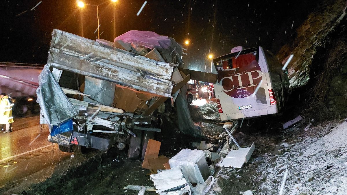 Samsun'da yolcu otobüsü kamyona çarptı: 1 ölü