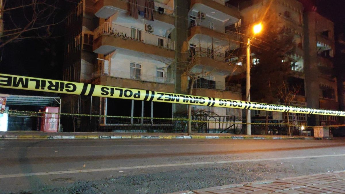 Şanlıurfa'da depremin yıldönümünde tedirgin eden çatırtılar: 5 katlı bina boşaltıldı