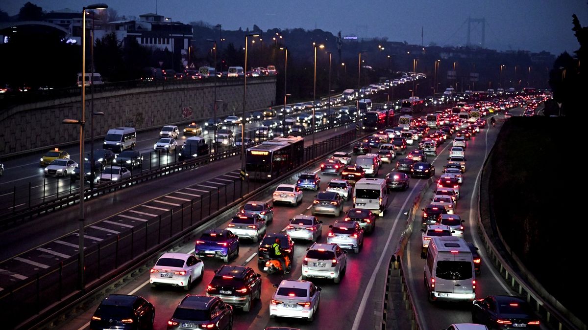 İstanbul'da sabah saatlerinde trafik çilesi
