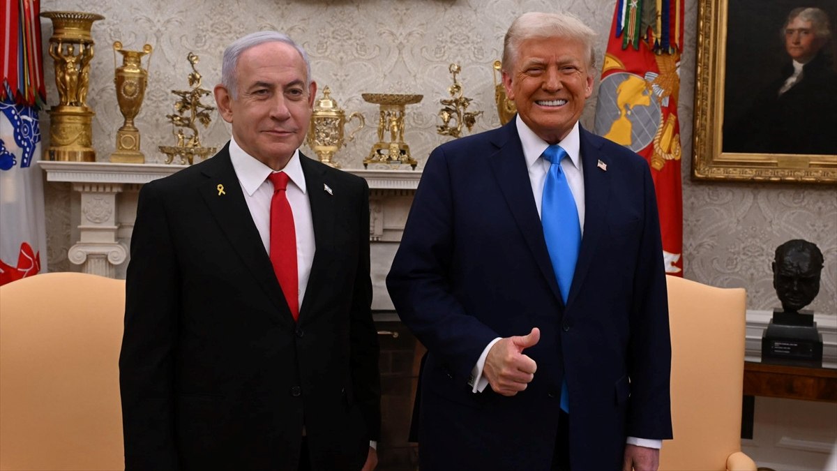 Katil Netanyahu, ABD Başkanı Trump'a çağrı cihazı hediye etti