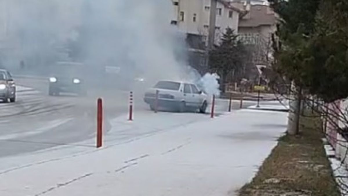 Kastamonu'da otomobil alevlere teslim oldu