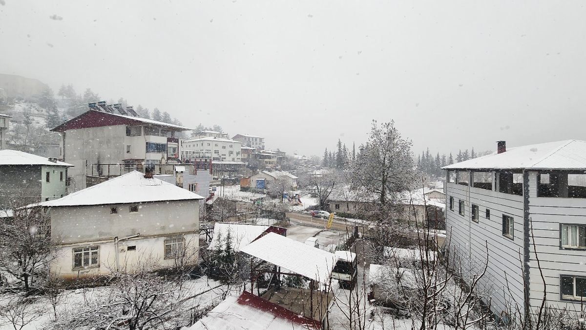 Adana'nın yüksek kesimlerinde kar yağışı