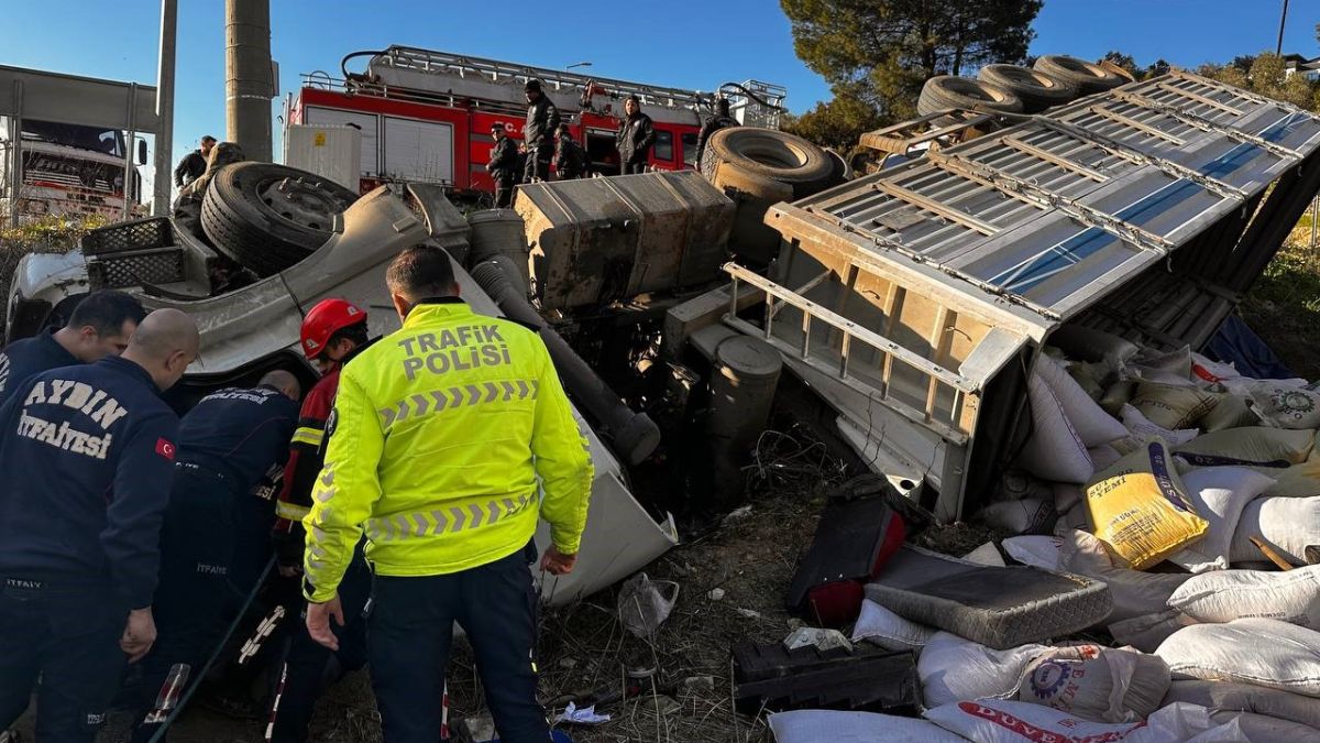 Aydın'da virajı alamayan tır tarlaya uçtu: 1 ölü 3 yaralı