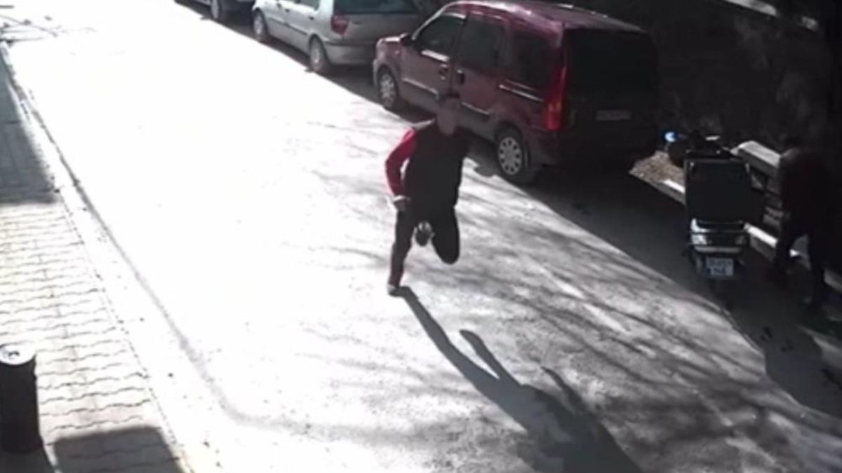 İzmir'de silahlı saldırganı kaymakam koruması yakaladı