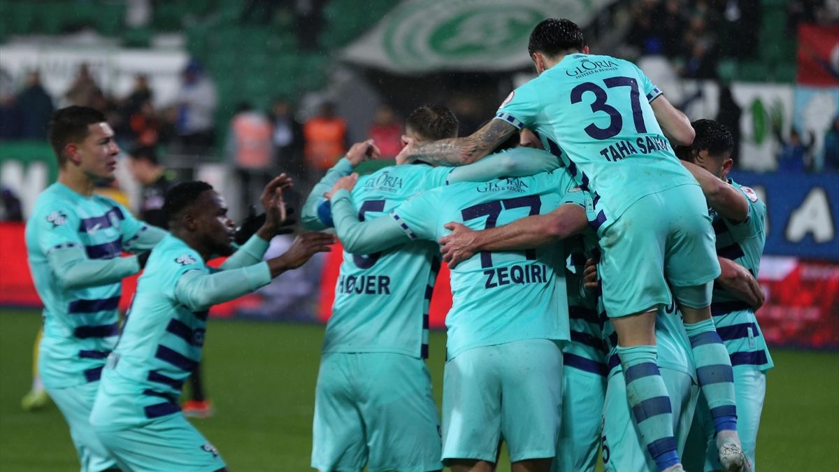 Rizespor, kupada Ankaragücü’nü iki golle geçti