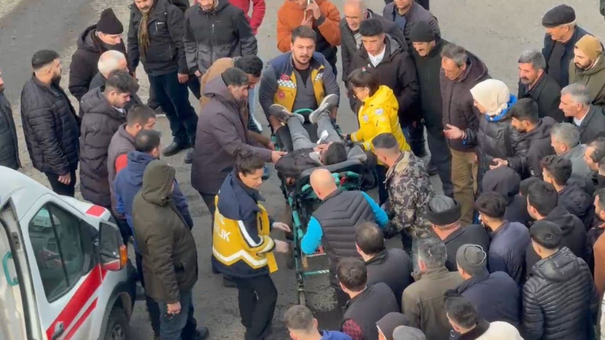 Kars'ta gençlerin bıçaklı kavgası: 1 yaralı