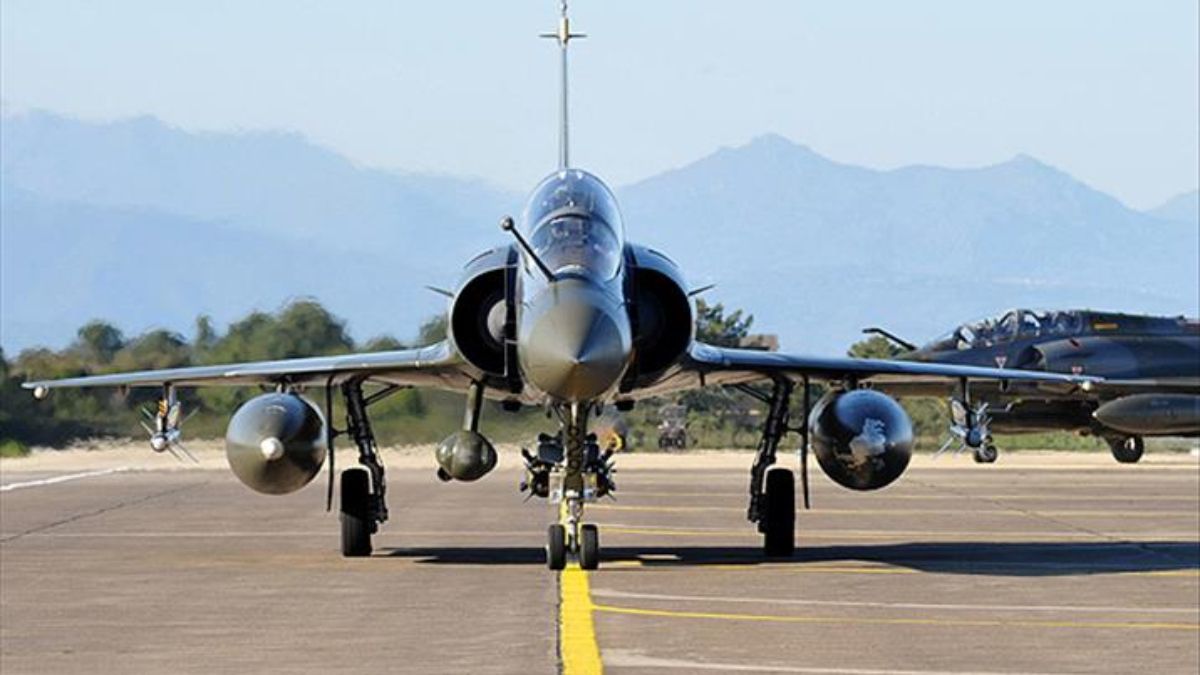 Fransa'dan Ukrayna'ya destek: İlk Mirage 2000 savaş uçakları teslim edildi
