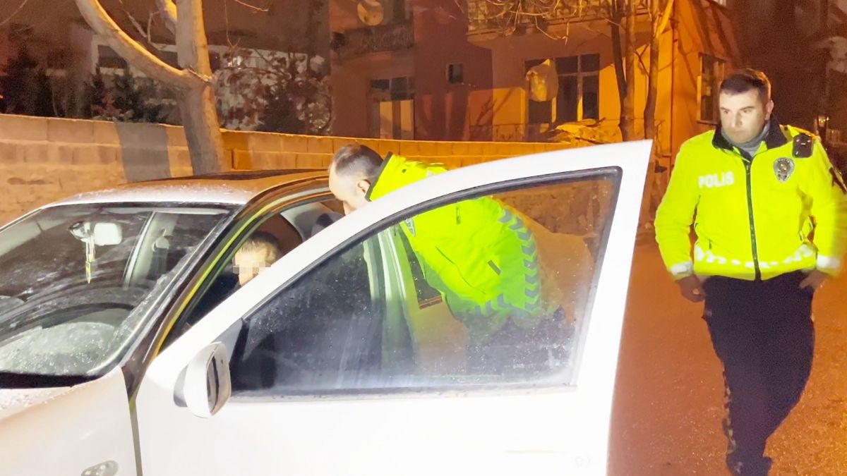 Aksaray'da direksiyon başında sızan alkollü sürücü kaza yaptı
