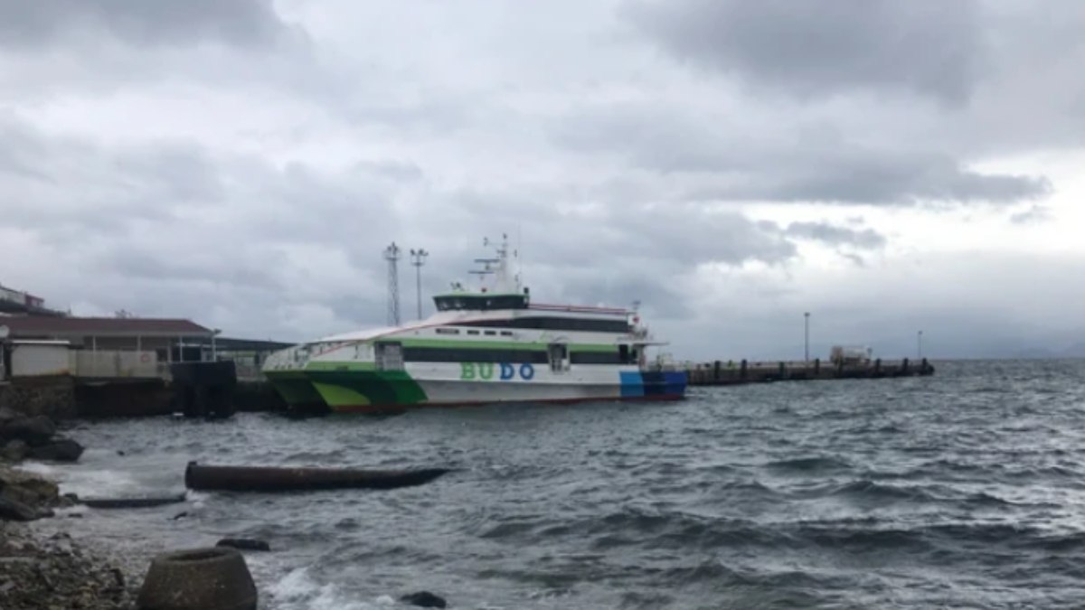 İstanbul ve Çanakkale'de feribot hatlarında sefer iptali