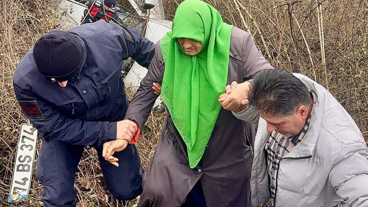 Bartın’da otomobil şarampole uçtu