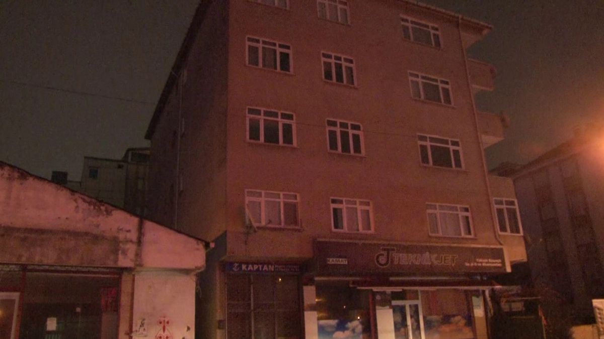 İstanbul Tuzla'da yıkılma tehlikesi olan bina boşaltıldı
