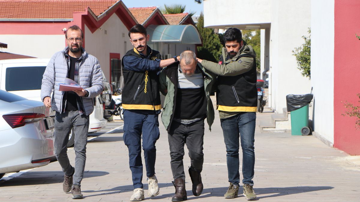 Adana'da sokak ortasında arkadaşını öldürdü