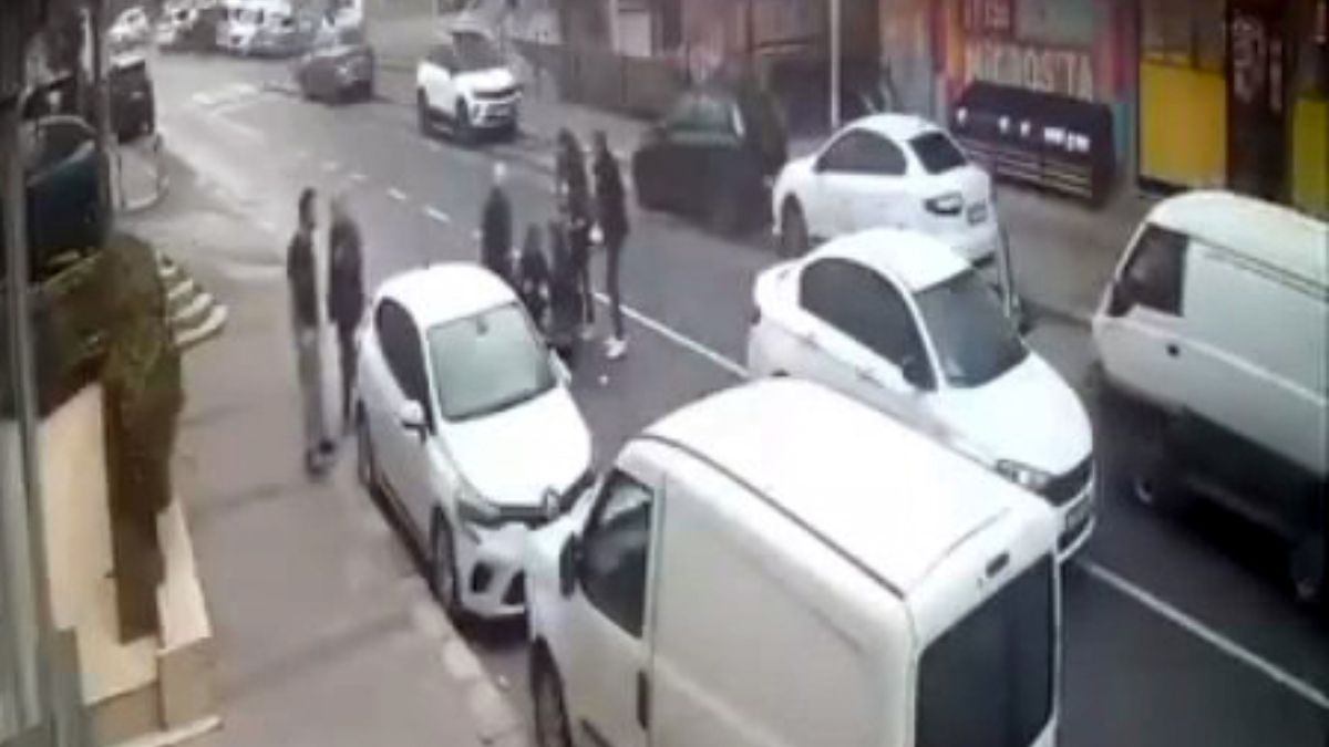 İstanbul'da karşıdan karşıya geçerken ayağı ezildi