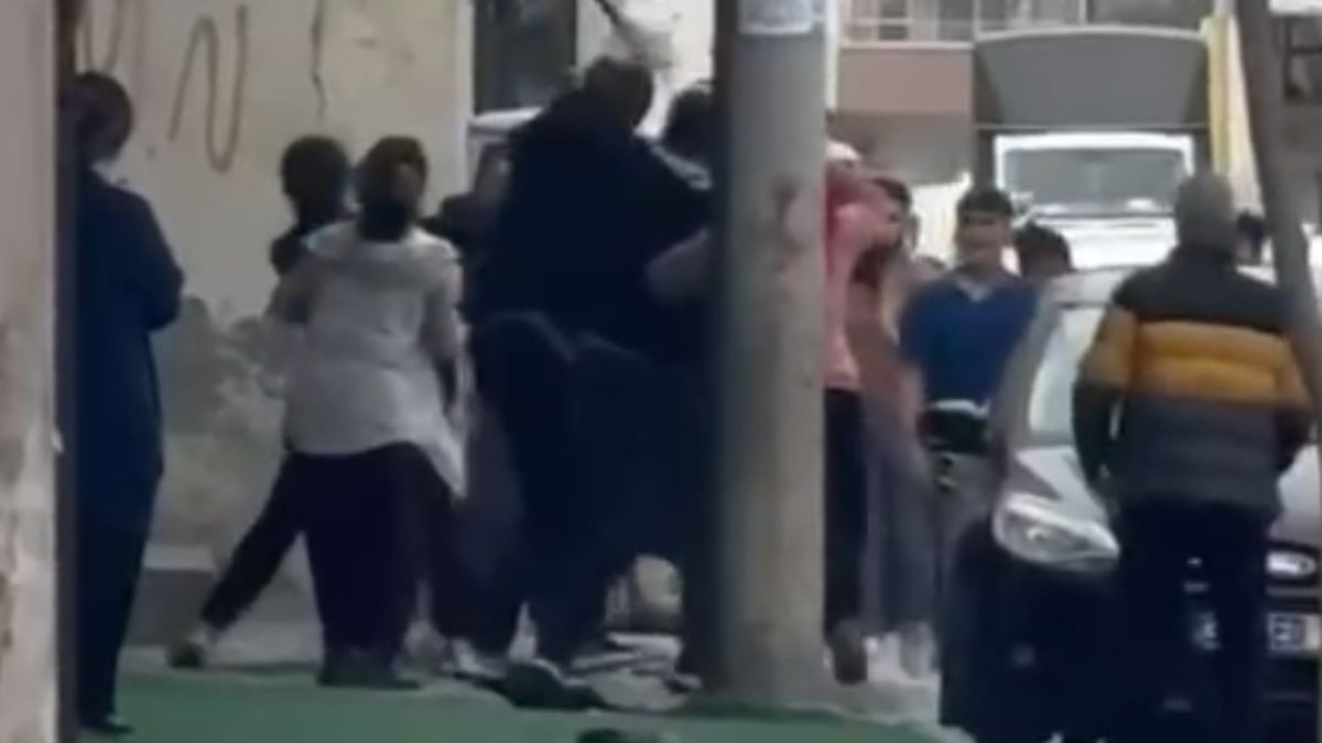 Mersin’de yol verme kavgasında taraflar birbirine girdi