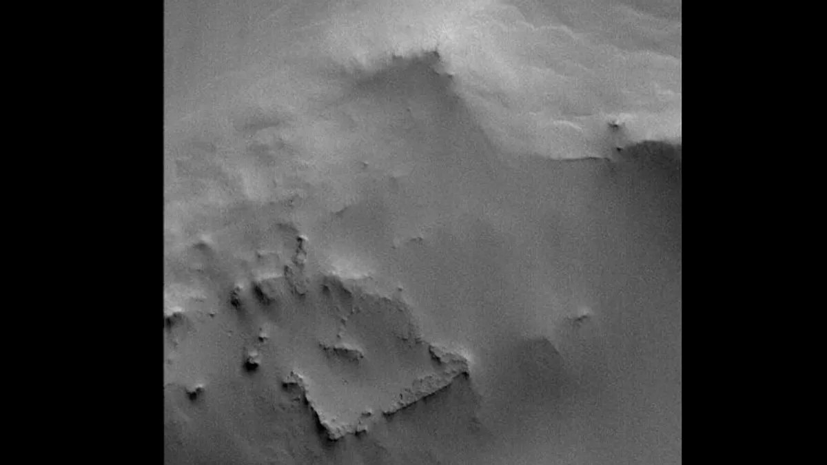 Mars'taki gizemli yapı bilim dünyasında tartışmalara neden oldu