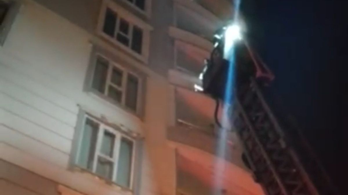 Siirt'te 10 katlı binada yangın: 20 kişi dumandan etkilendi