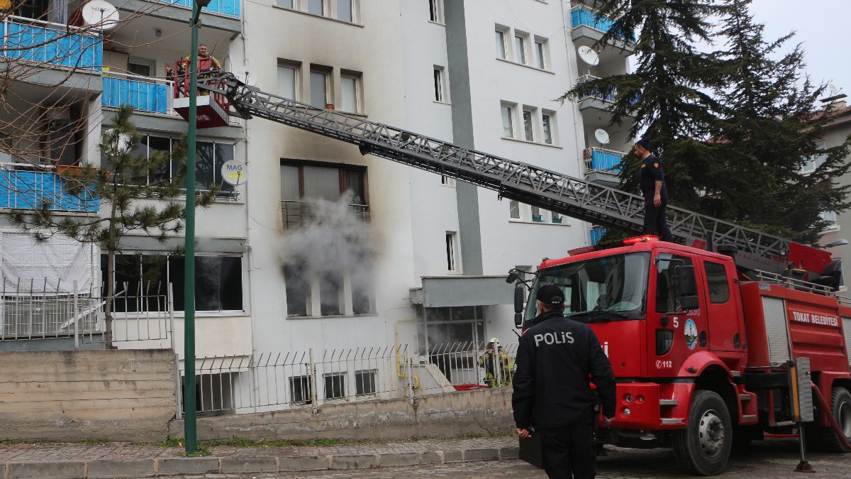 Tokat'ta 6 katlı apartmanda yangın