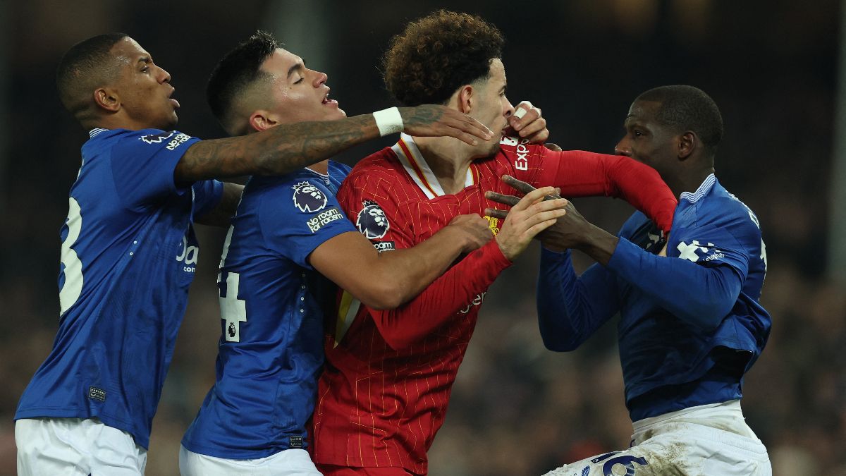 Everton'dan Liverpool'a son dakika çelmesi