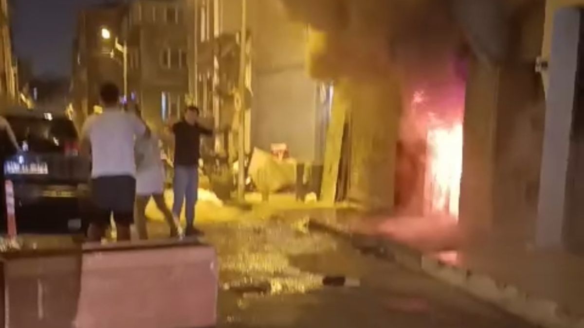 İstanbul'da 3 katlı binada yangın paniği: Vatandaşlar can havliyle kaçtı