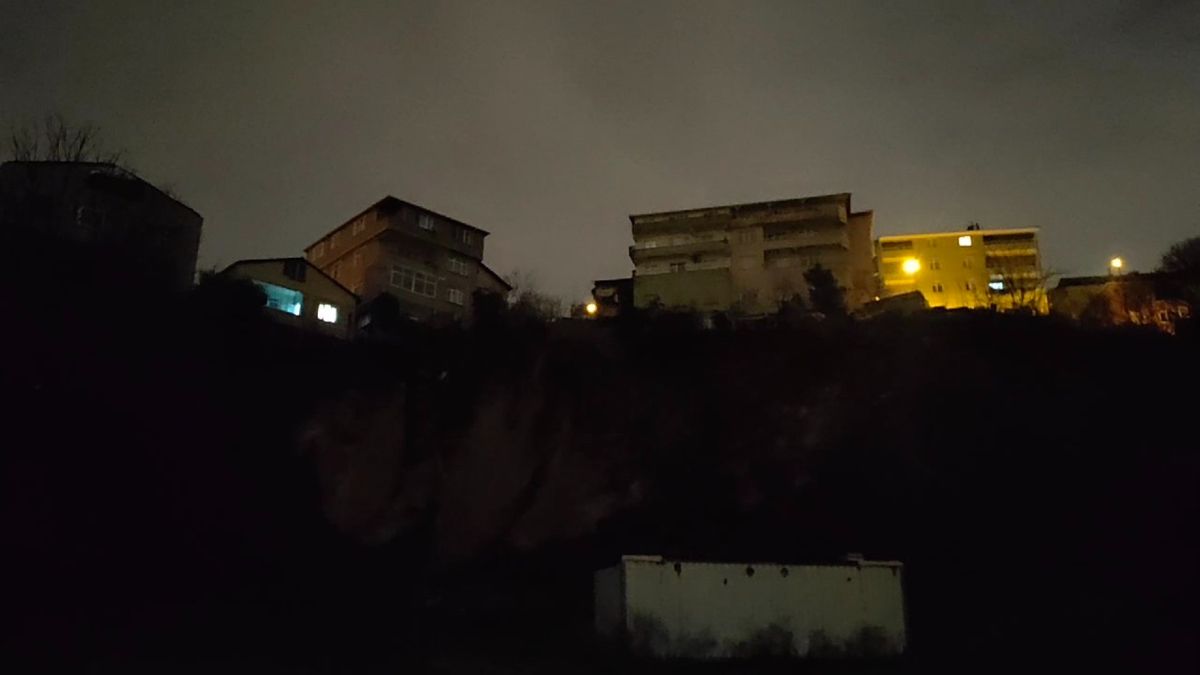 İstanbul'da toprak kayması nedeniyle 2 bina boşaltıldı