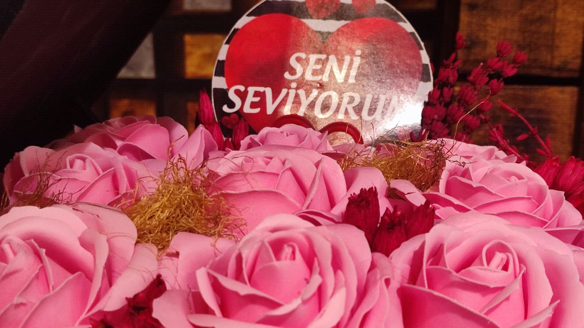 14 Şubat'ta çiçeklere bu yıl da ilgi büyük