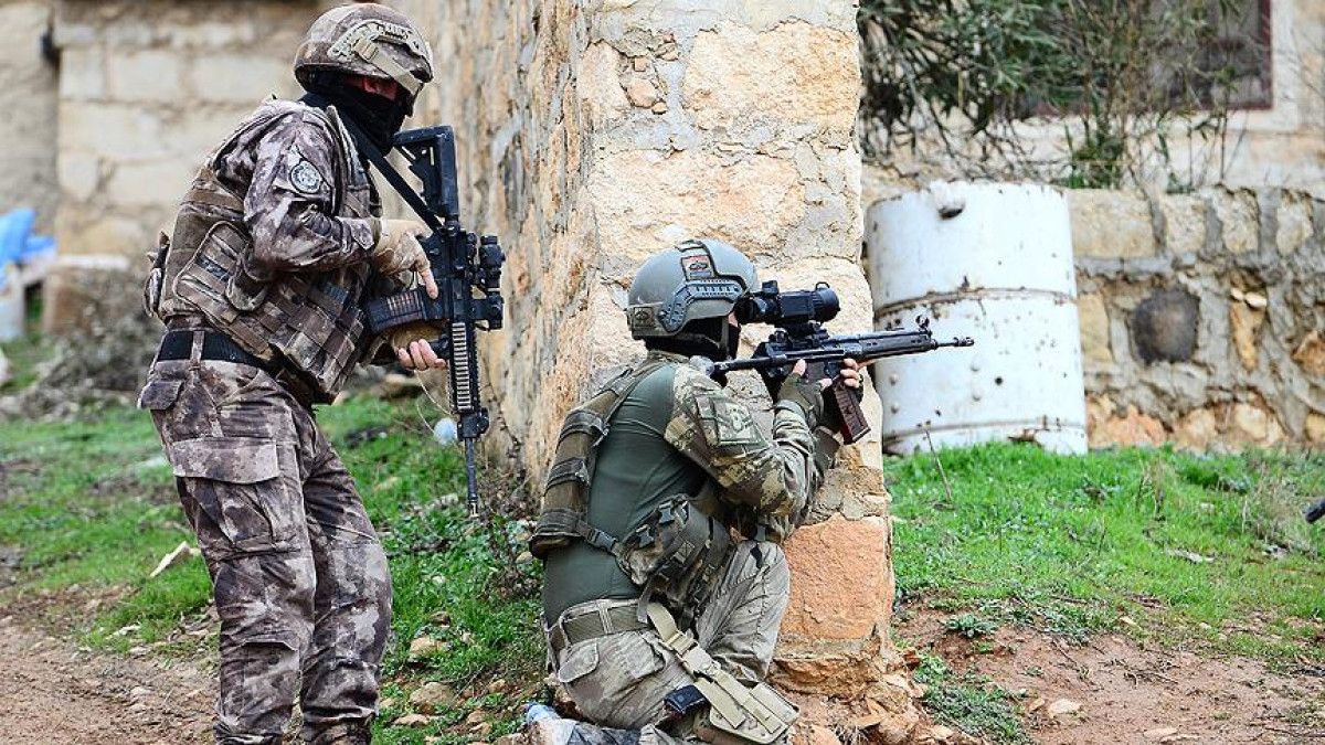 İzmir merkezli PKK/KCK operasyonunda 7 şüpheli yakalandı