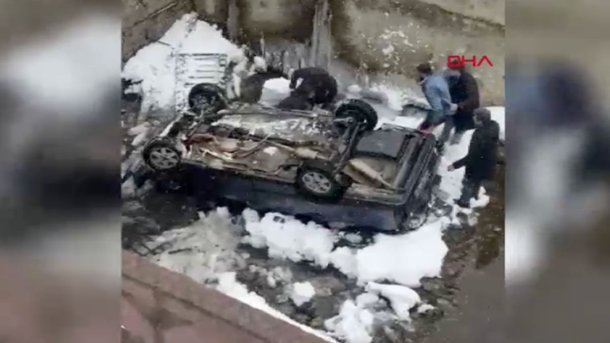 Giresun'da otomobl buzlanan yoldan çıkarak dereye uçtu